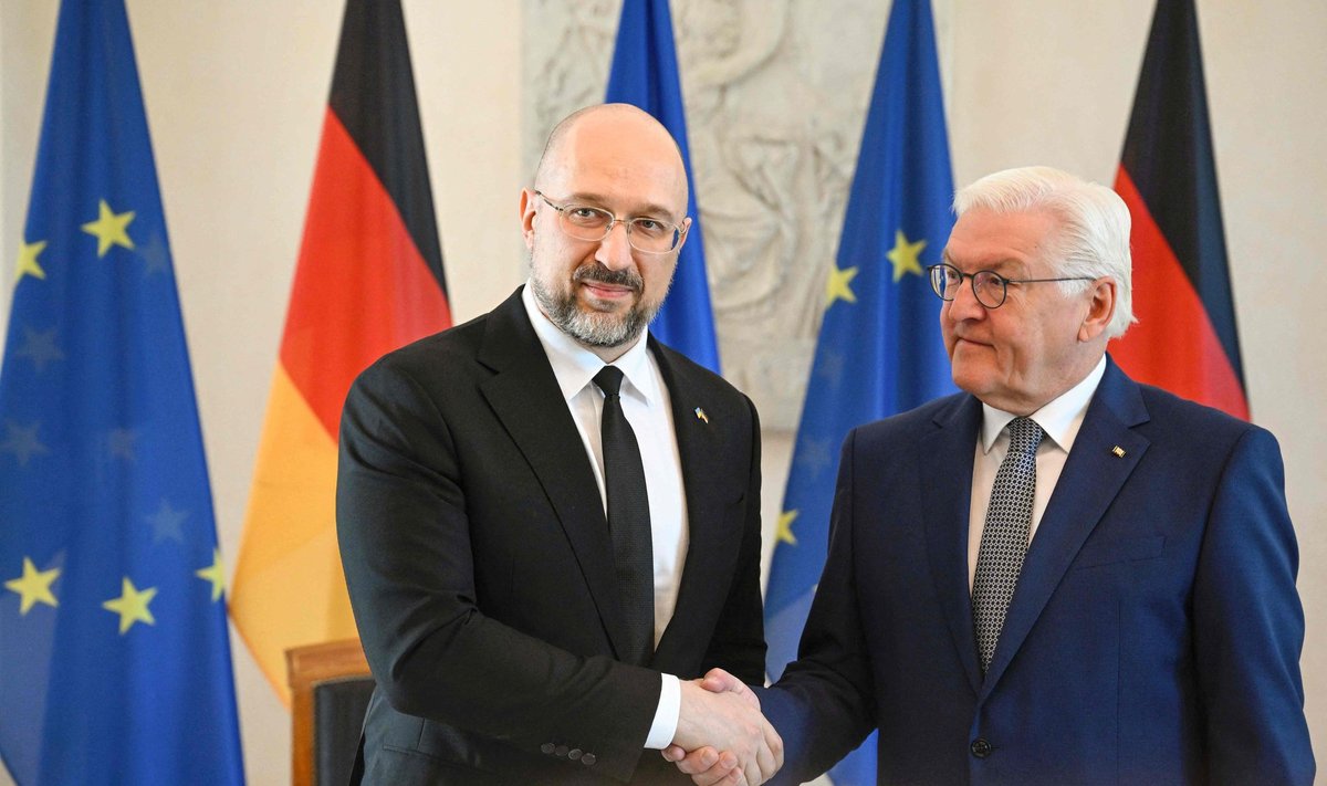 Ukraina peaminister Denõs Šmõhal (vasakul) täna Berliinis koos Saksamaa presidendi Frank-Walter Steinmeieriga.