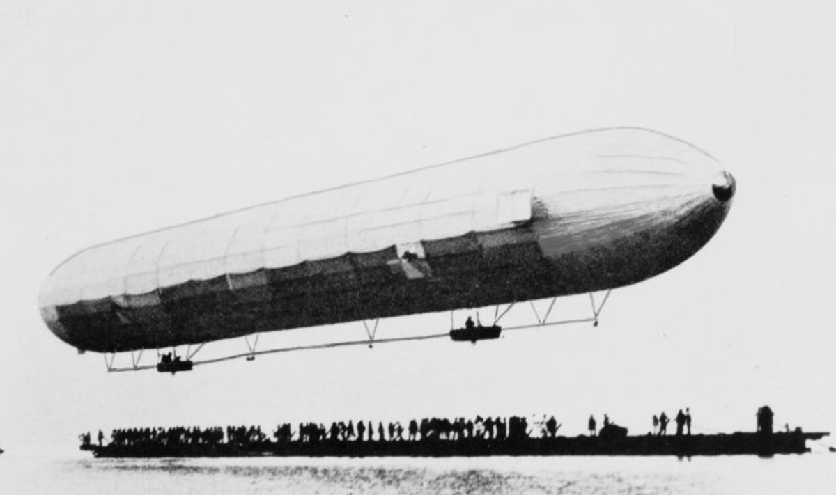 Esimese tsepeliini lend 1900. aastal.