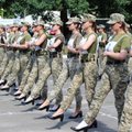Ukraina naissõdurid sunniti kontsades marssima