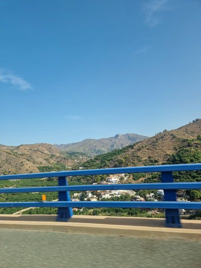 Autoaknast paitavad silma mägised vaated, kui sõita mööda Hispaania lõunarannikut.