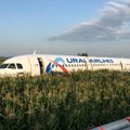 ФОТО и ВИДЕО | Под Москвой в поле экстренно сел самолет с загоревшимся двигателем