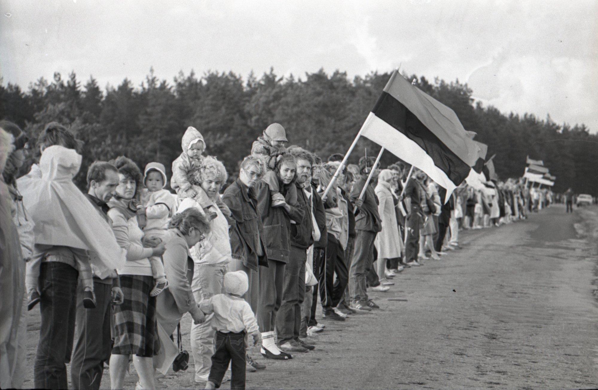 NELJA AASTAGA ISESEISVAKS: 1989 – Kodanike Komiteed, Balti Kett Ja ...