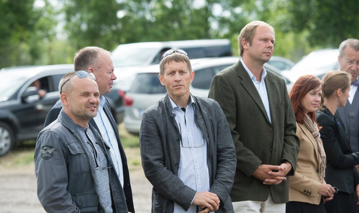 Vasakult: Nelja Energia endised aktsionärid Raivo Hein, Jüri Mõis ja Hannes Tamjärv 2013. aastal Eesti Energia ja Nelja Energia ühise tuulepargi avamisel Paldiskis.