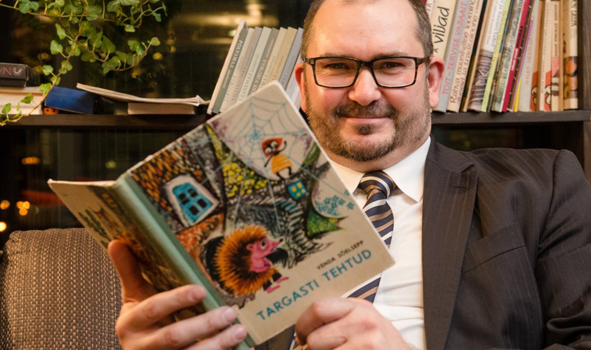 „See (Venda Sõelsepa „Targasti tehtud”) on üks mu lapsepõlve lemmikuid. Ongi sobiv aeg uuesti üle lugeda,” muheleb Ando Kiviberg.