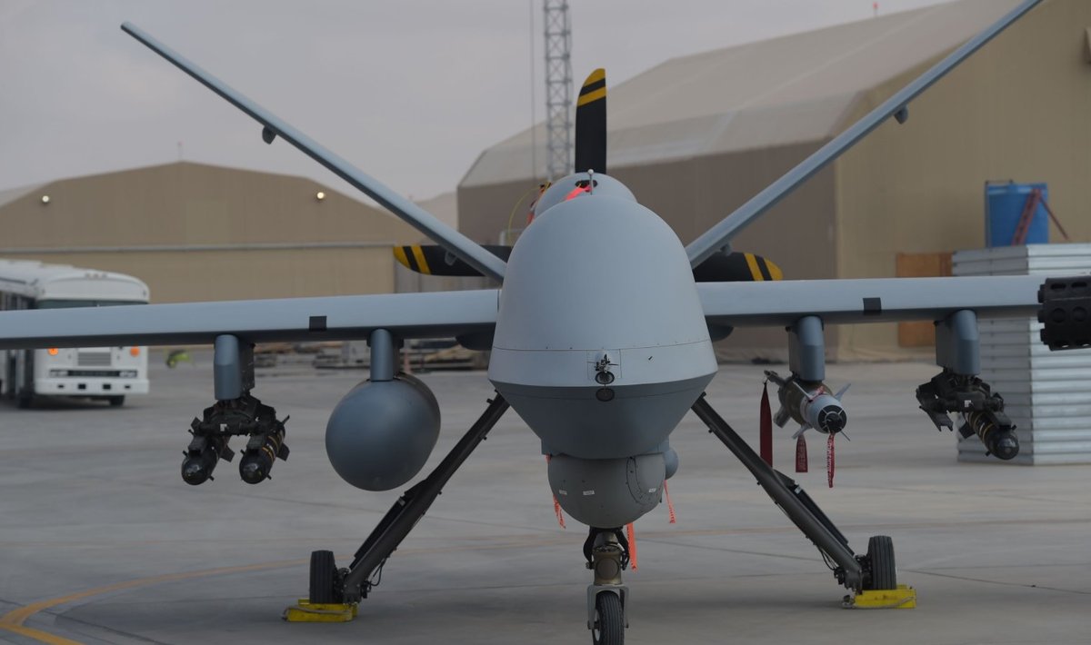USA armee kasutatav MQ-9 Reaper droon on üks paljudest kasutusel olevatest droonisüsteemidest, millel on vähemalt osaliselt olemas iseseisvalt tegutsemise võimekus