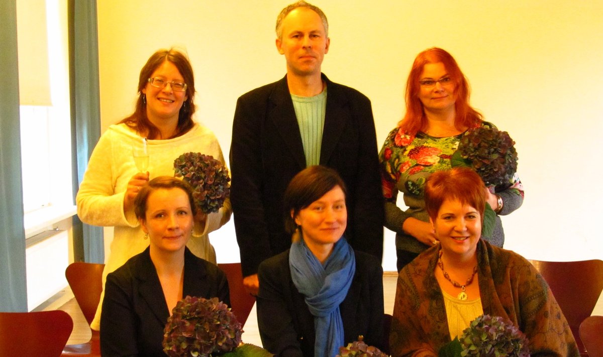 Näidendivõitluse laureaadid (kellaosuti liikumise suunas): Kiti Põld, Erki Aule, Loone Ots, Piret Saul-Gordilov, Katrin Ruus ja Liis Lukk.