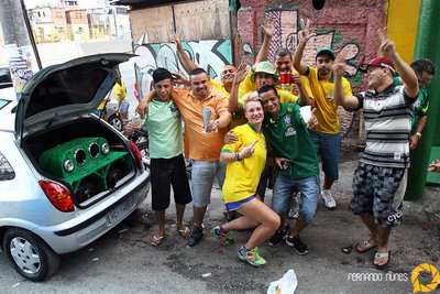 Elu jalgpalli MM-i aegses Sao Paulo favelas.