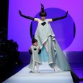 FOTOD | Pariisi moenädalal astus modellina üles Coco Rocha 2-aastane tütar