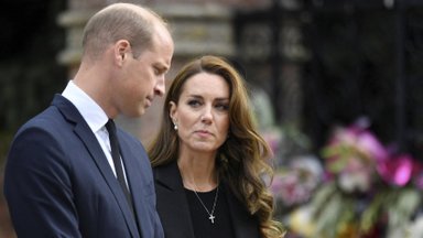 Kate ja William kohtusid Sandringhamis kuningannale austust avaldama tulnud inimestega ja võitlesid pisaratega