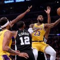 VIDEO | Lakersi õnnetu seeria jätkus: LeBron viis küll superviskega mängu lisaajale, kuid kolmandast kaotusest polnud pääsu