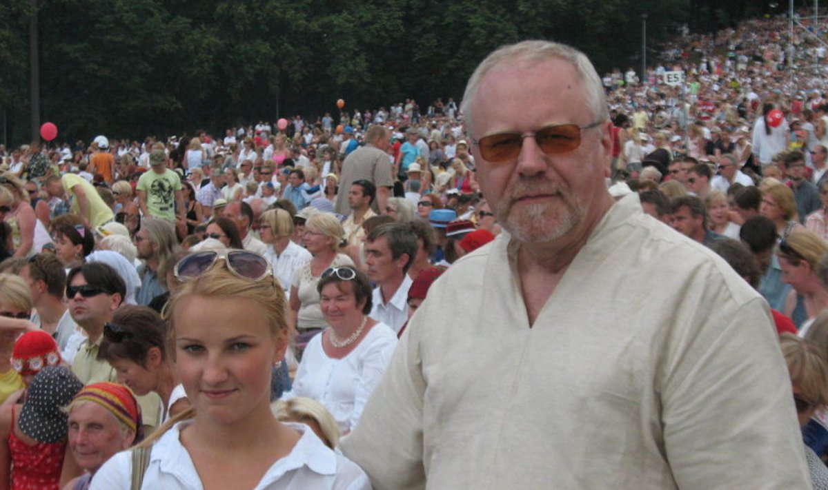 Peeter Sookruus tütretütre Ritaga 2011. aasta laulupeol