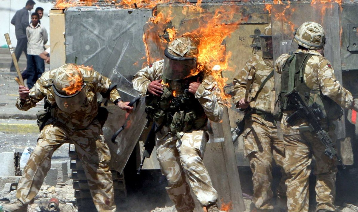 Briti sõdurid 2004. aasta märtsis Basra linnas