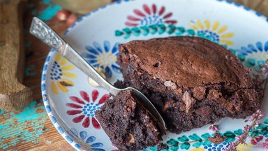 RETSEPT | Mõnusalt tummine ja šokolaadine leiva- brownie, mis püsib mitu päeva tõeliselt maitsev ja mahlane