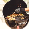 NIPP | Kodused vahendid, mille abil saad grilli külge kõrbenud toidujäägid kiiresti ja efektiivselt eemaldada