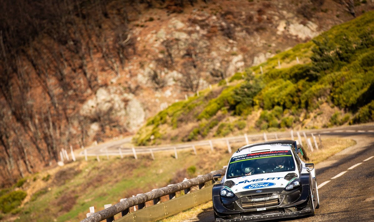 Teemu Suninen Ford Fiesta WRC-ga sõitmas.
