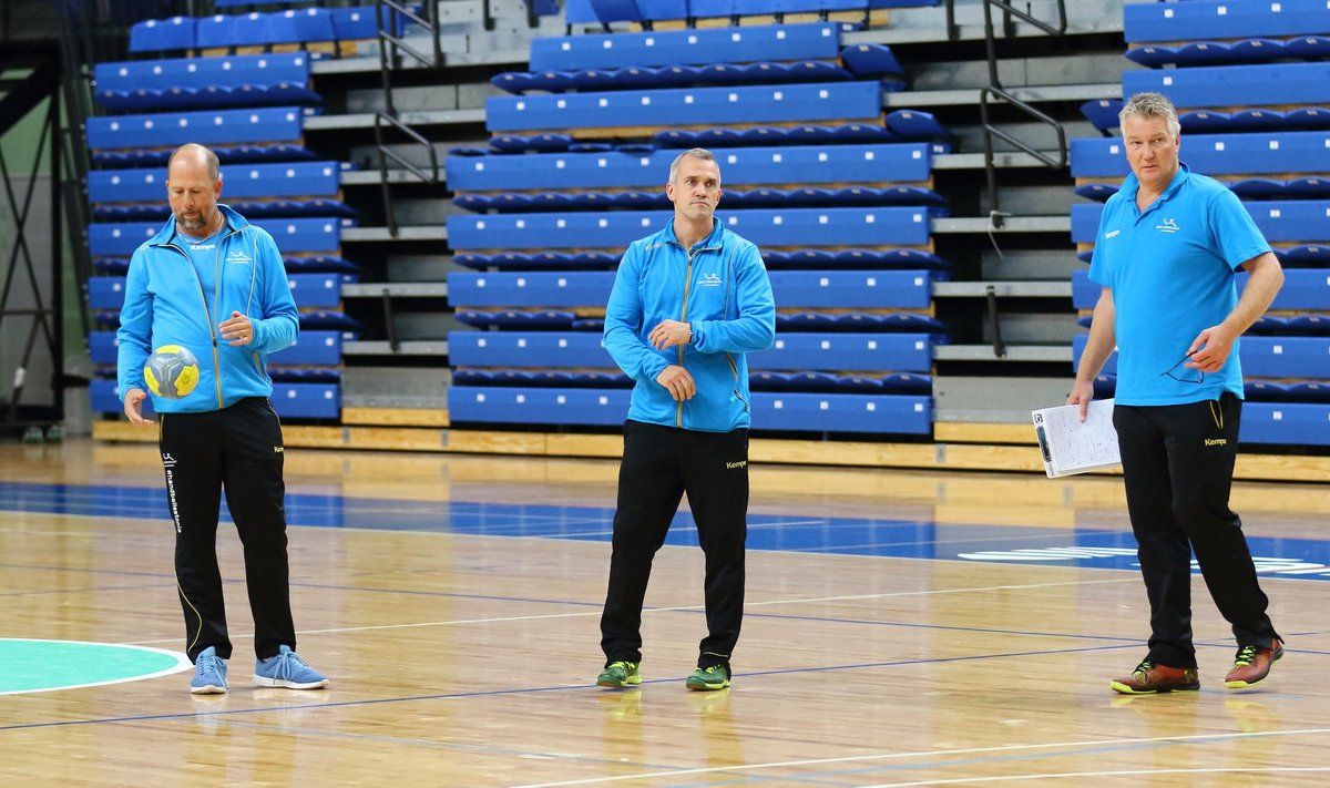 Eesti koondise treeneritekolmik (vasakult) Janne Ekman, Martin Noodla ja Thomas Sivertsson. Noodla jaoks toimub MM-valikturniir endises kodusaalis Vantaal.