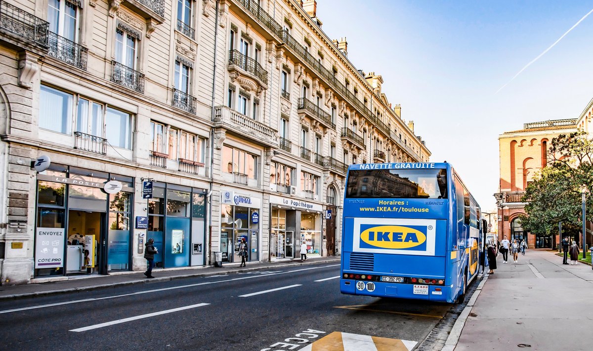 IKEA on paljudes riikides pannud käima tasuta bussi, millega saab sõita nii poodi kui ka pärast ostlemist linna tagasi.
