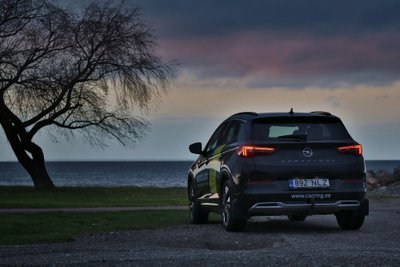 Opel Grandland pistikhübriid