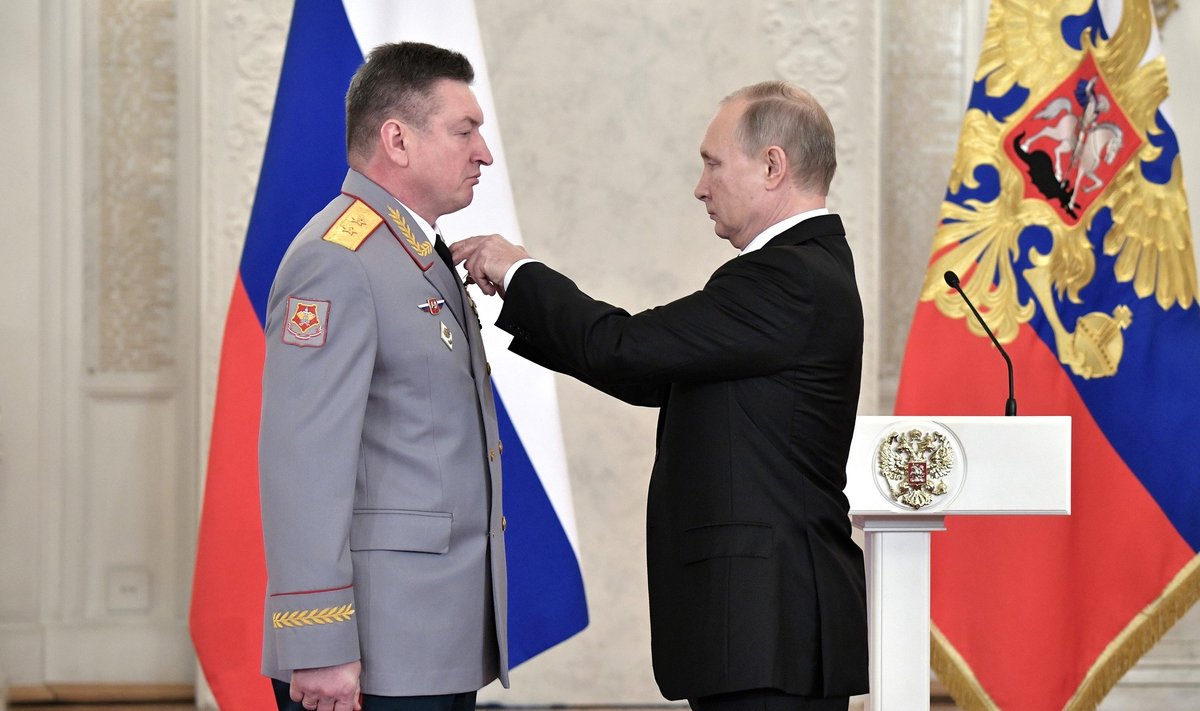Sule sappa saanud kindralpolkovnik Aleksandr Lapin sai 2017. aastal Vladimir Putinilt Süürias sooritatud "kangelastegude" eest Püha  Georgi IV järgu ordeni