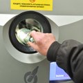 Petturid püüavad taaraautomaate paberirullidega üle kavaldada