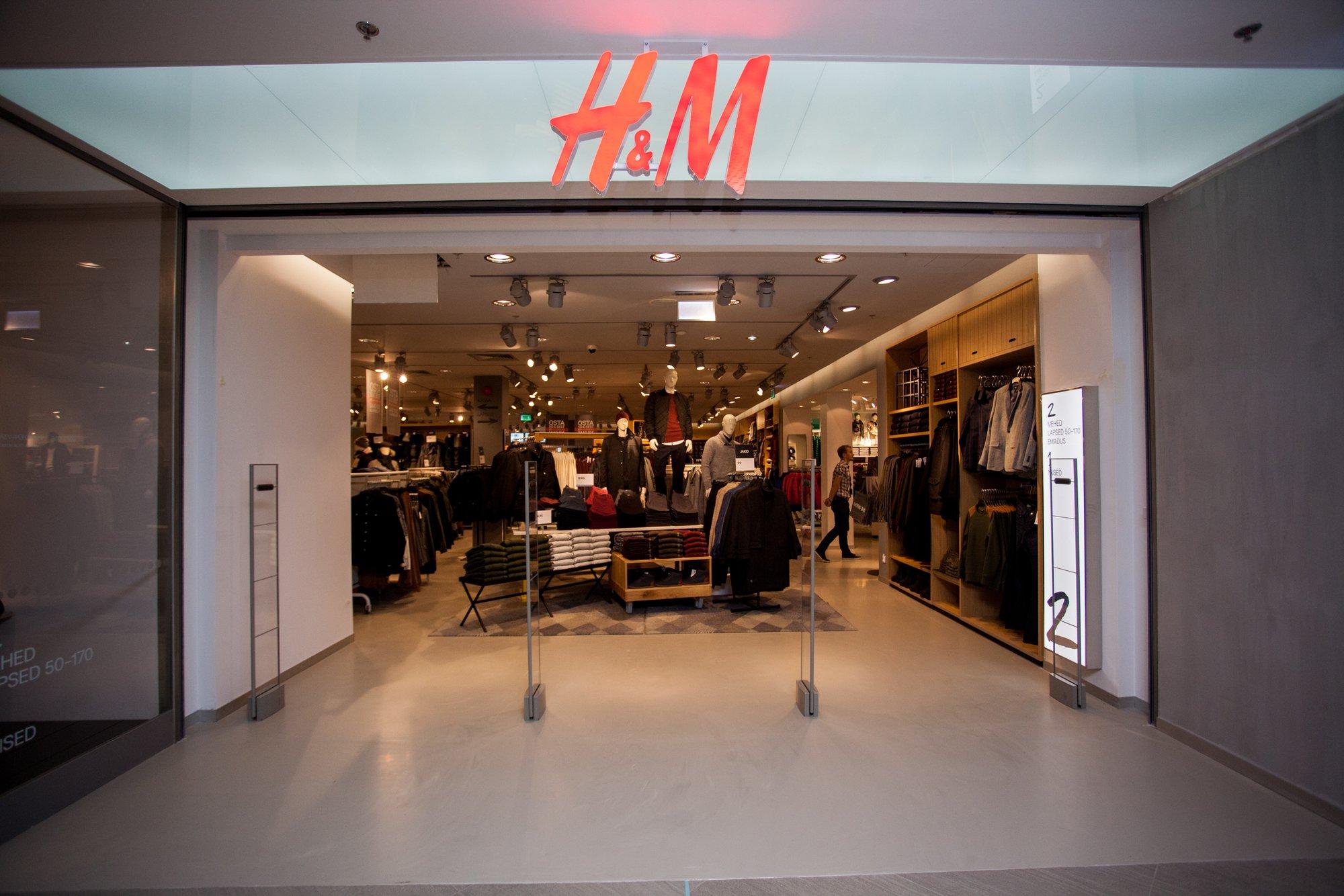 Закрытый н. H&M закрытый магазин. H M В Китае. H&M закрытие. H M закрывается.