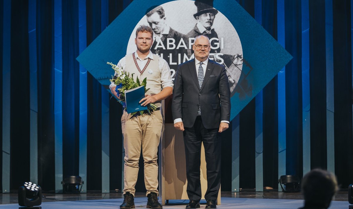 Vabariigi Pillimees 2022 Kert Krüsban ja Vabariigi president Alar Karis