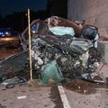 FOTOD | Jaaniööl hukkus silla kandesamba vastu sõitnud autojuht