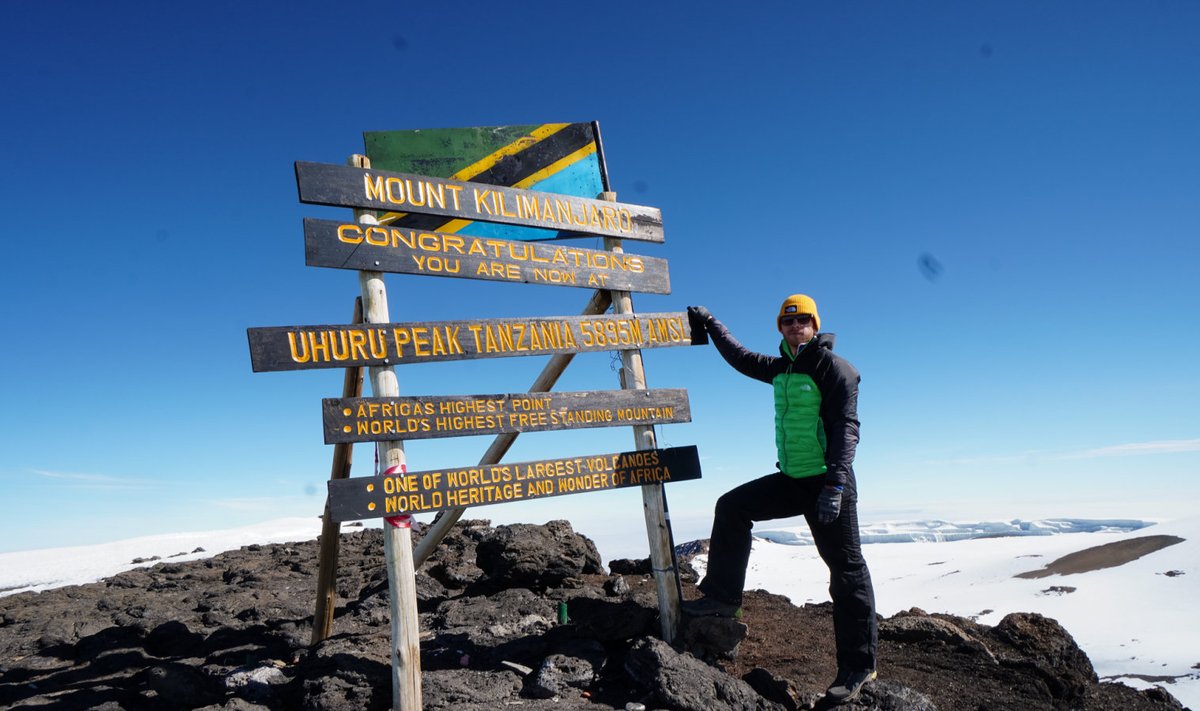 Uhuru Peak ehk Aafrika kõige kõrgem tipp, 5895 meetrit merepinnast.