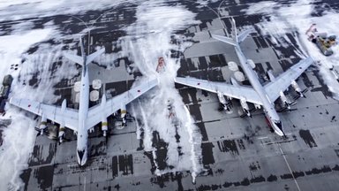 Неизвестный дрон повредил два стратегических бомбардировщика Ту-95 на авиабазе в России