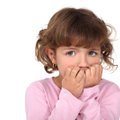 Почему привычка грызть ногти и жевать волосы может серьезно навредить детскому здоровью? Объясняет школьная медсестра из Таллинна