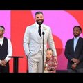 Drake tõi muusikaauhindade ajal poja lavale, aga siis juhtus midagi ootamatut