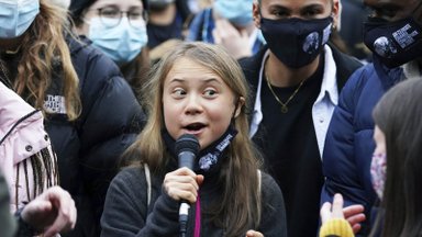 VIDEO | Greta Thunberg protestib lauldes: „Pistke see kliimakriis endale tagumikku"