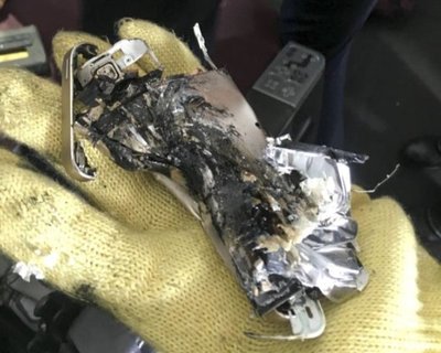 Nii palju jäi istme vahel mobiiltelefonist järele. Foto: ATSB
