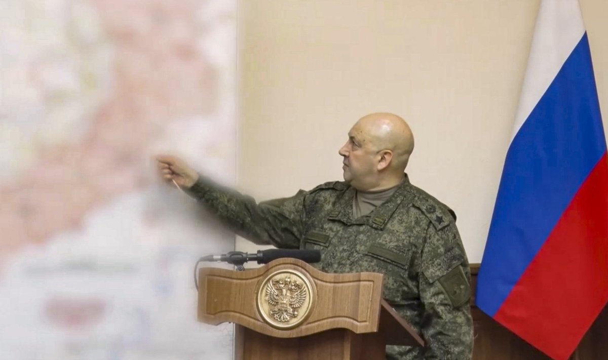 Генерал Сергей Суровикин докладывает о ситуации в Херсоне