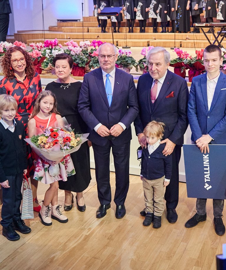 Ahto Vili oli Estonia kontserdisaalis tiitlit vastu võtmas kogu perega.