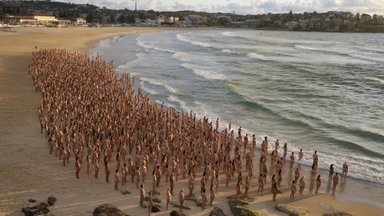 ФОТО | 2500 австралийцев полностью разделись для фотосессии