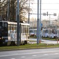 В Таллинне пьяный мужчина решил опереться о трамвай и оказался в больнице