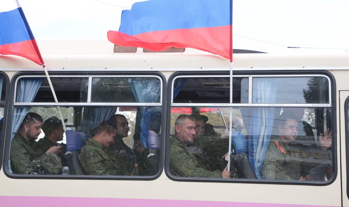 Okupeeritud Krimm: mobiliseeritud mehed pannakse bussi ja viiakse ära.