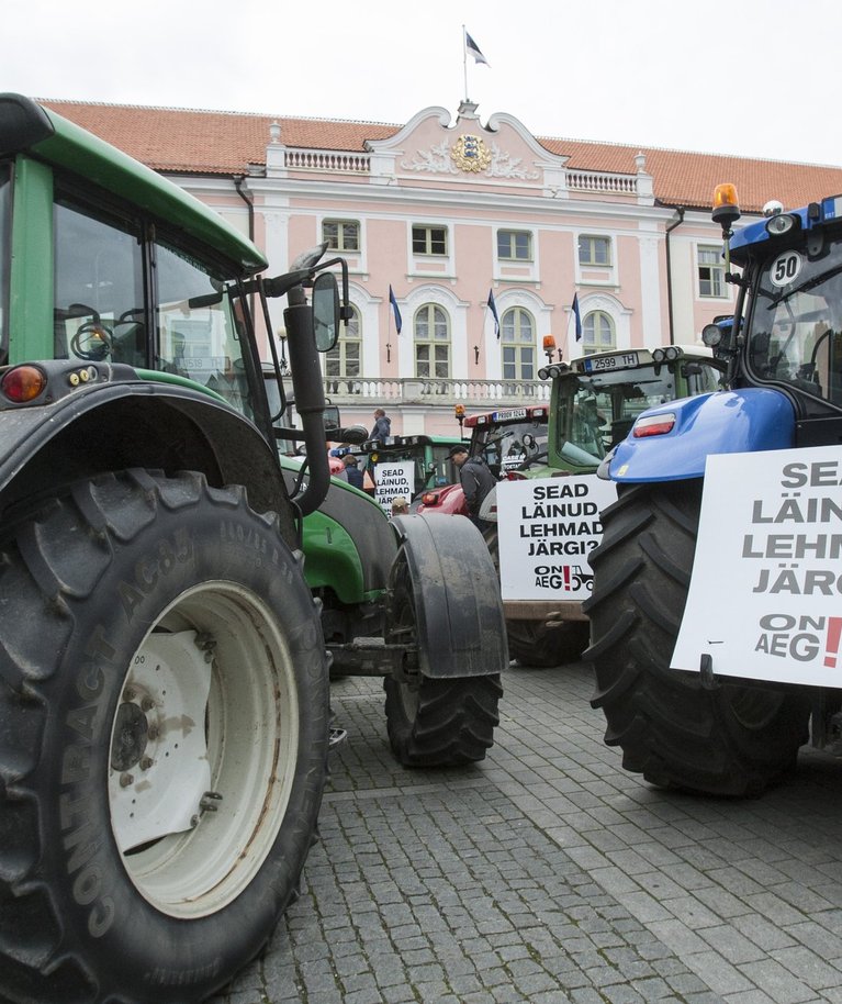 Eestis põllumehed praegu veel traktoritega pealinna madala piimahinna vastu protestima ei tule, aga läti kolleegidel on see tõsiselt plaanis.