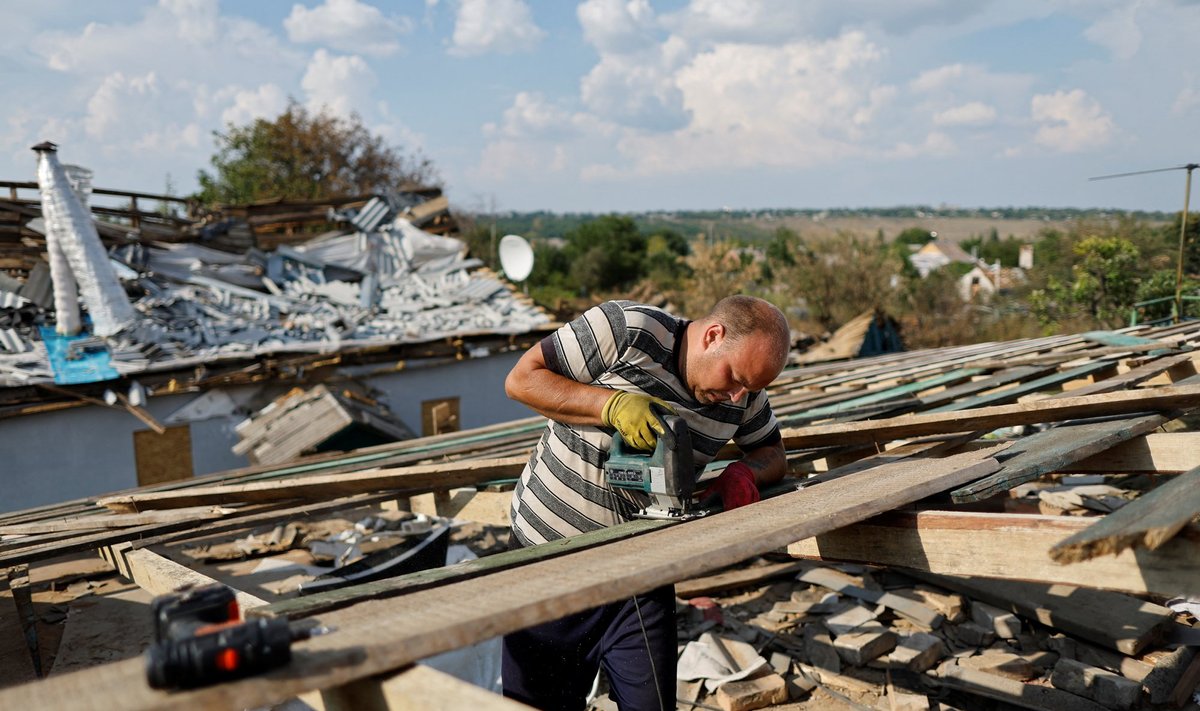 Ukrainlased püüavad oma kodusid vähemalt osaliselt oma kätega parandada.