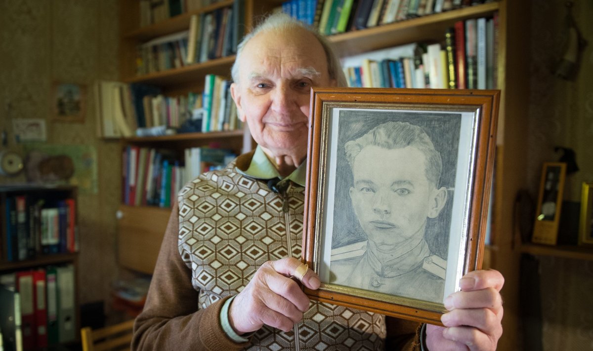 Valentin Villemsoo läks 1941. aastal vabatahtlikult Nõukogude Liidu relvajõududesse, sest kartis oma elu pärast. Ta oli olnud vanempioneerijuht. Palk oli 250 rubla – kooliraha oli vaja teenida.