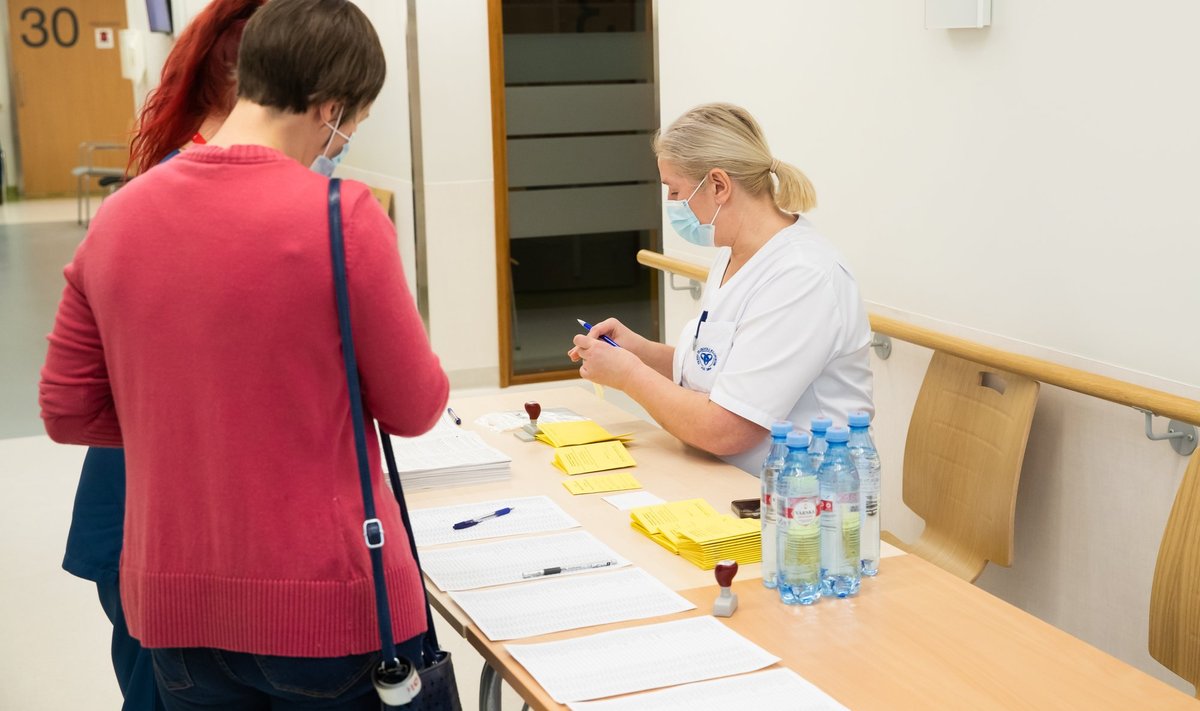 Vaktsineerimine Tartu Ülikooli Kliinikumis.