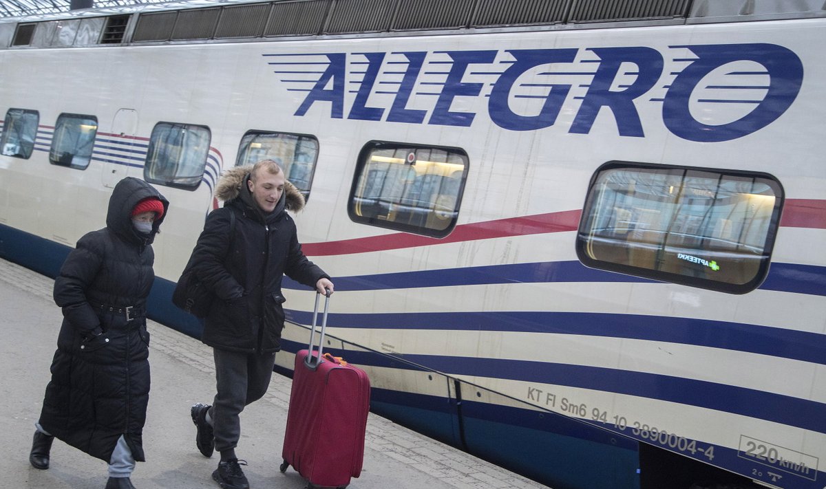 Peterburist Helsingisse saabunud Allegro rong