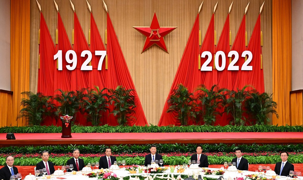 Xi Jinping ja teised Hiina liidrid 31. juunil armee 95. aastapäeva tähistamas