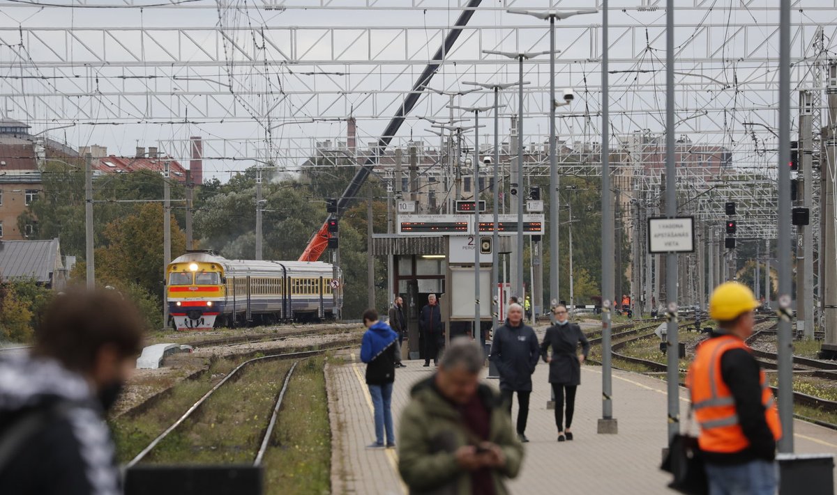 Riia pearaudteejaama saabuv rong. Foto on illustratiivne