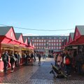 ФОТО | Надоела зеленая елка на Ратушной площади? Смотрите, как выглядит рождественский рынок в Мадриде!