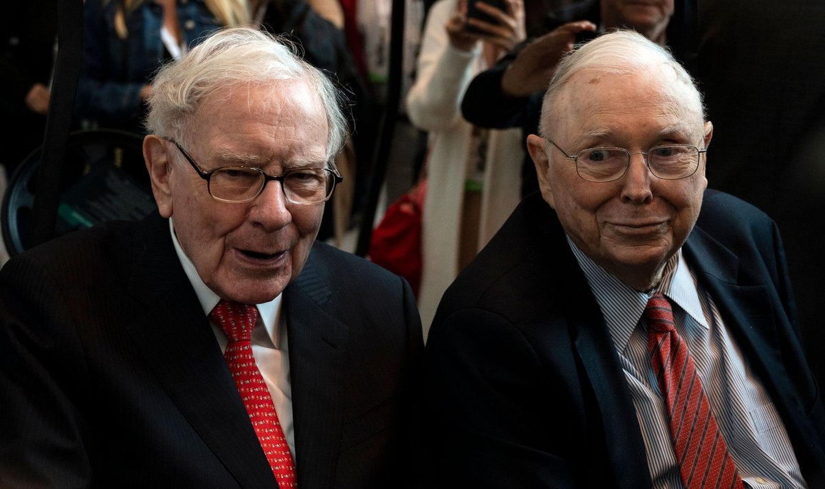 Charlie Munger (paremal) koos äripartneri Warren Buffettiga.