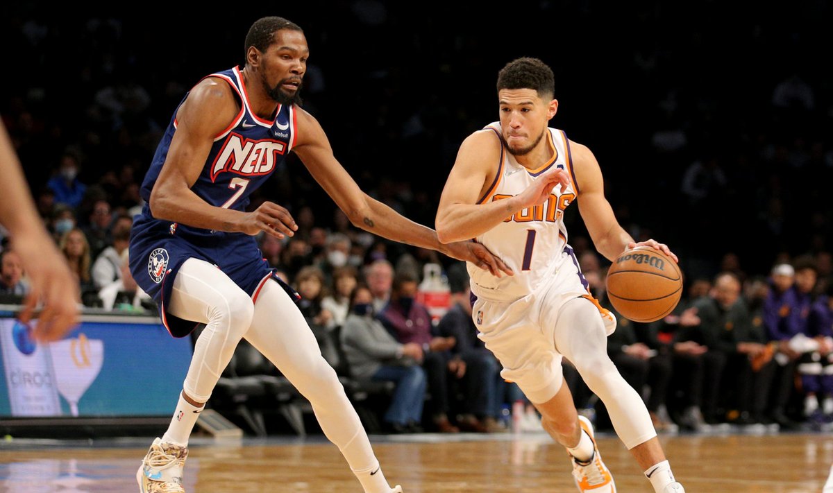 Kevin Durant (vasakul) viskas 39 punkti, aga Devin Bookeri ja Co võiduseeriat see ei murdnud.