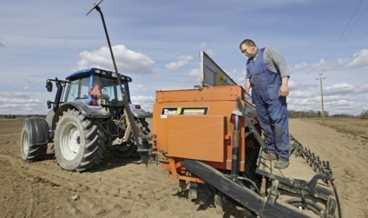 Esmaspäeval alustas nisukülviga Võrumaa Mõtusmäe talu peremees Tarmo Loos.  Seemet ootab kokku 150 ha. 