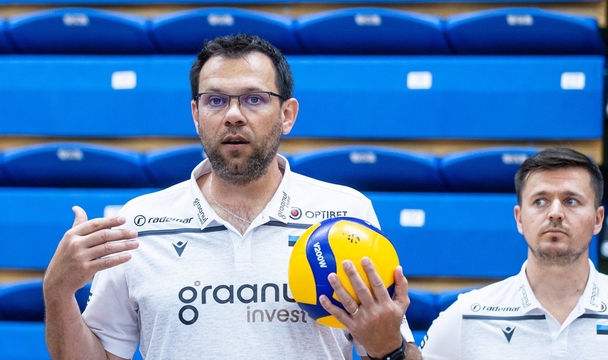 Cedric Enard (vasakul)